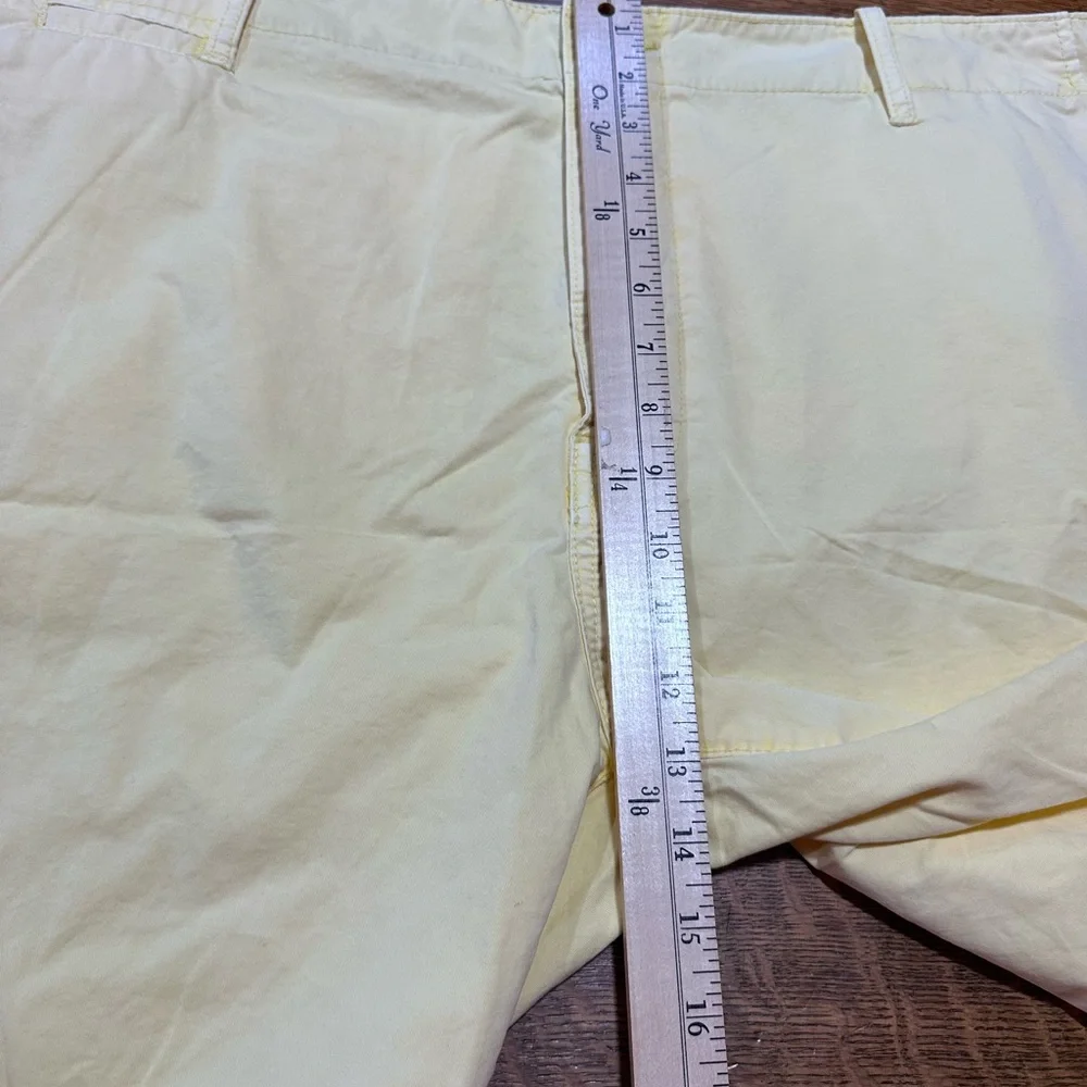 True Religion butter yellow men’s shorts sz 44 vacation resort wear‎